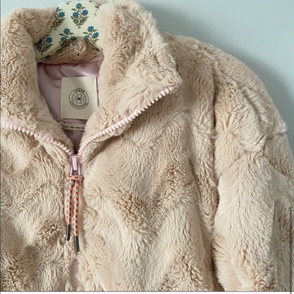 Faux fur urban outfitters jacket - Picture 5 of 9